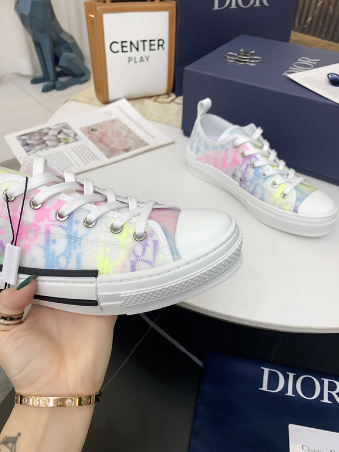 D10R B23 Oblique Low Top Sneaker