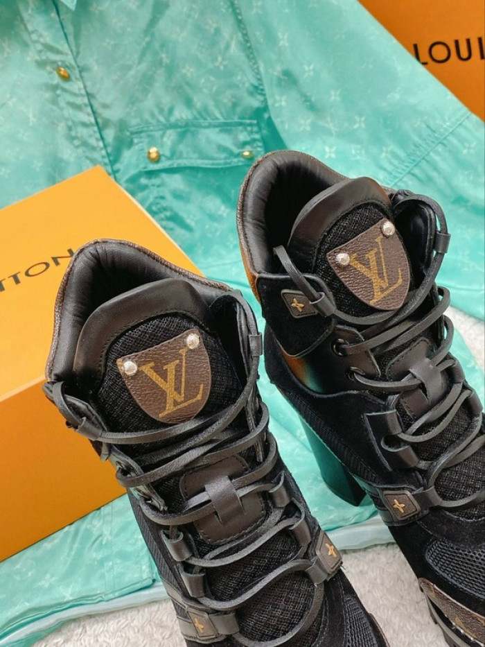lou1su1tt Boots