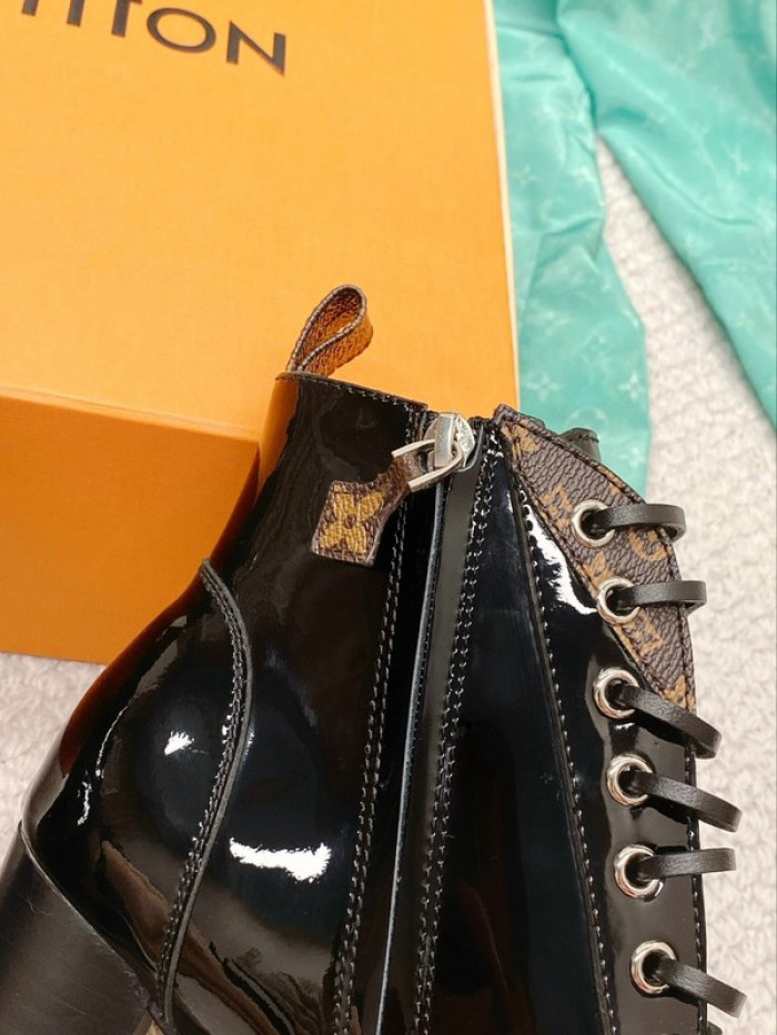 lou1su1tt Boots