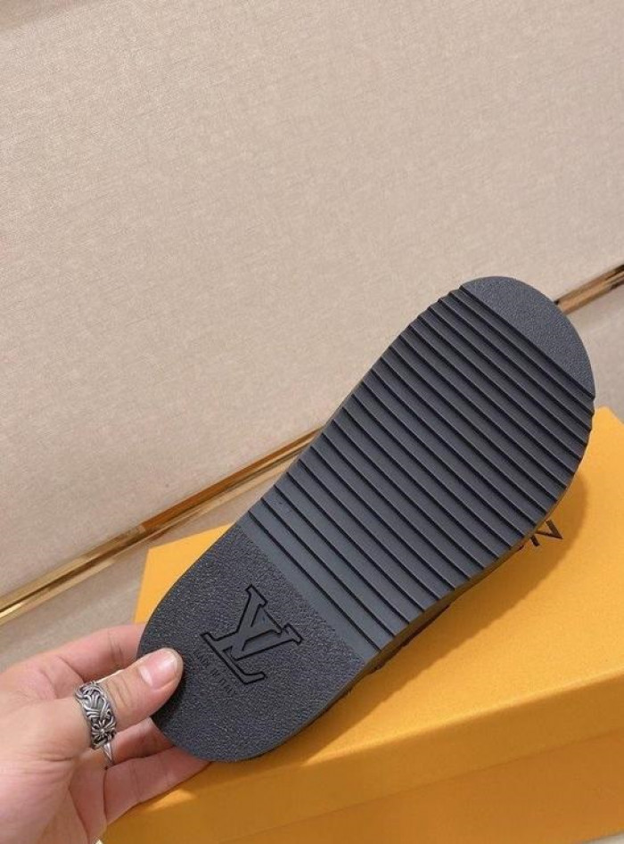 Lou1su1tt slides