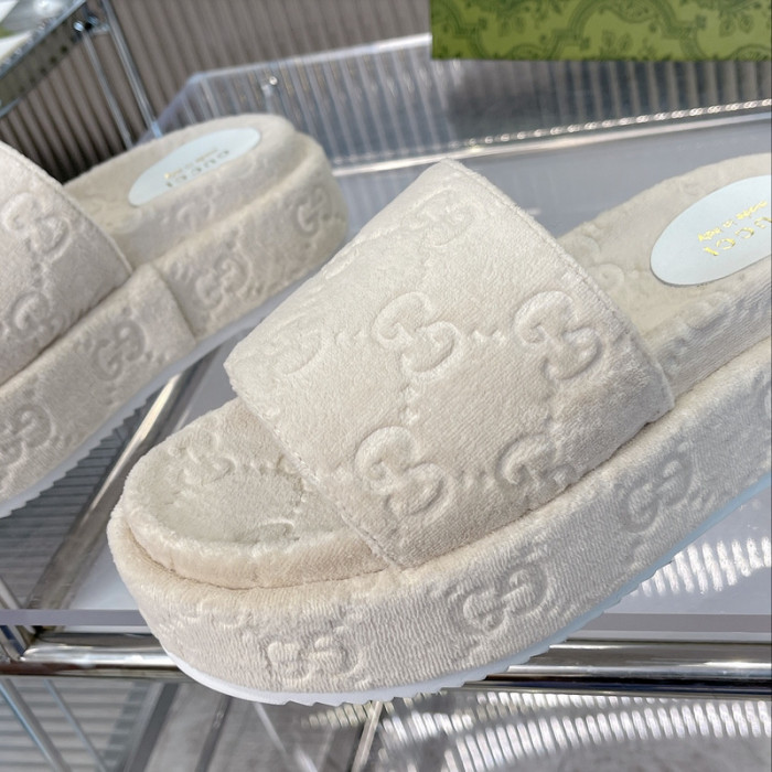 Gu66 SLIPPERS