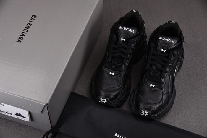 BLCG Runner Sneaker 813794 WRUCU 1000