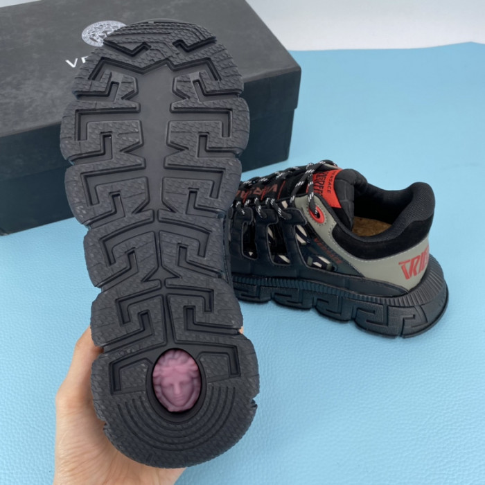 VERS SNEAKERS