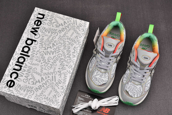 N3W BLANCE SNEAKER