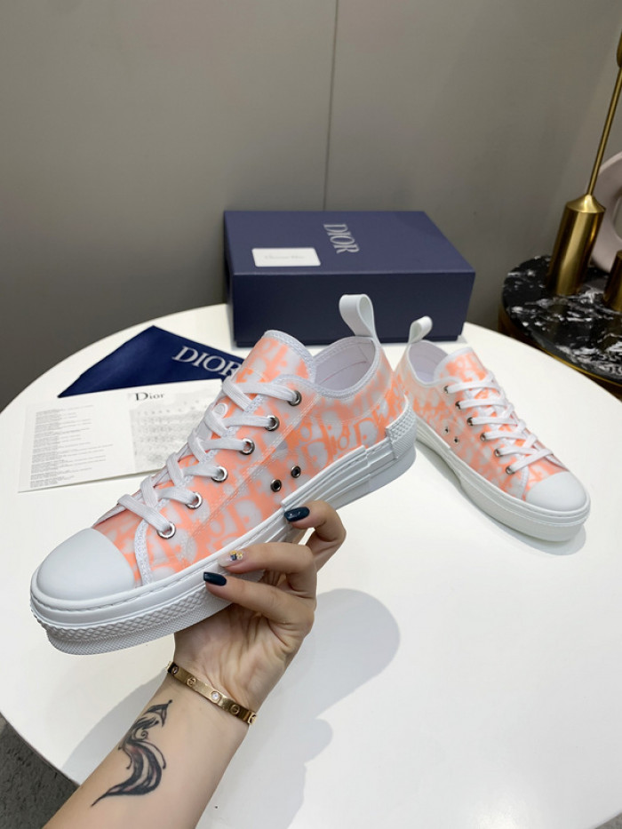D10R B23 Oblique Low Top Sneaker
