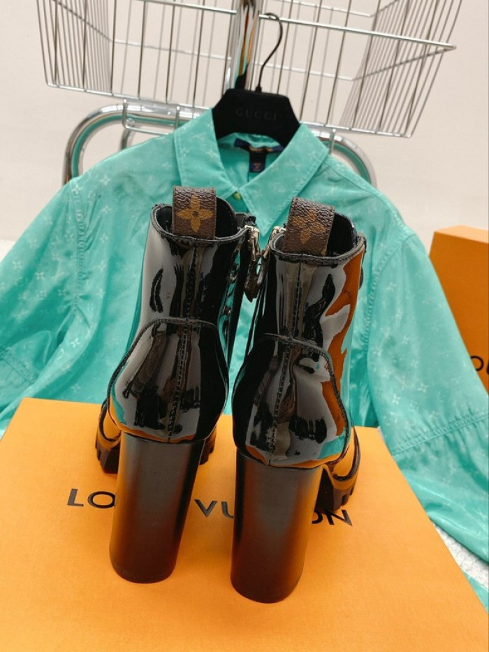 lou1su1tt Boots