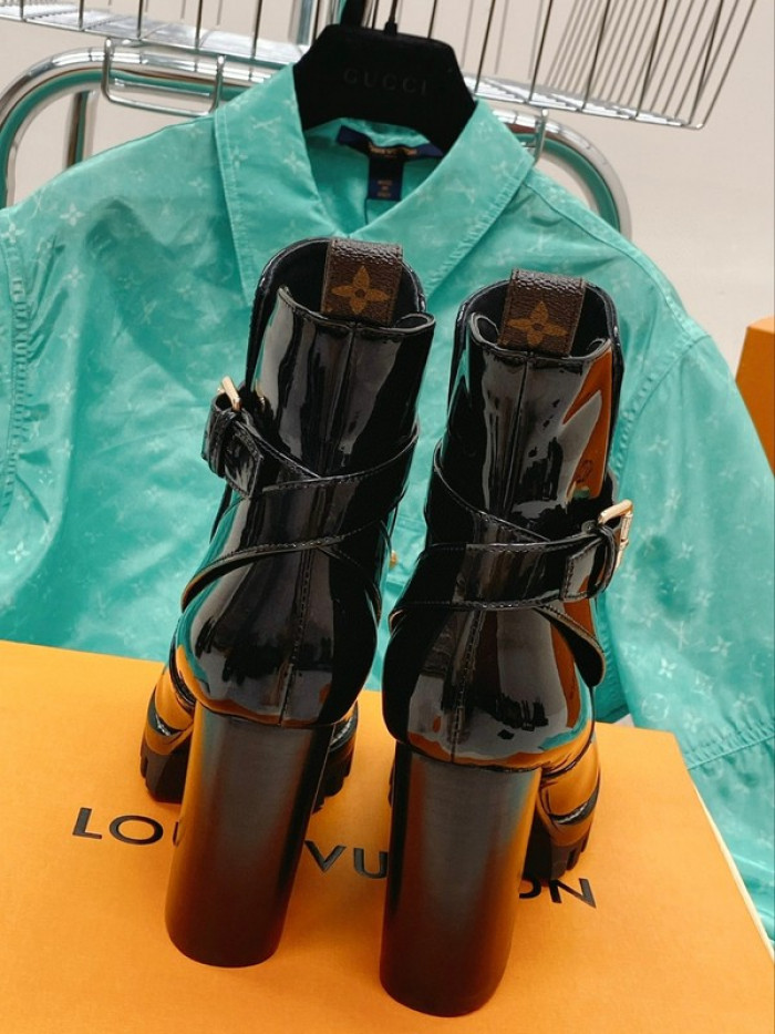 lou1su1tt Boots