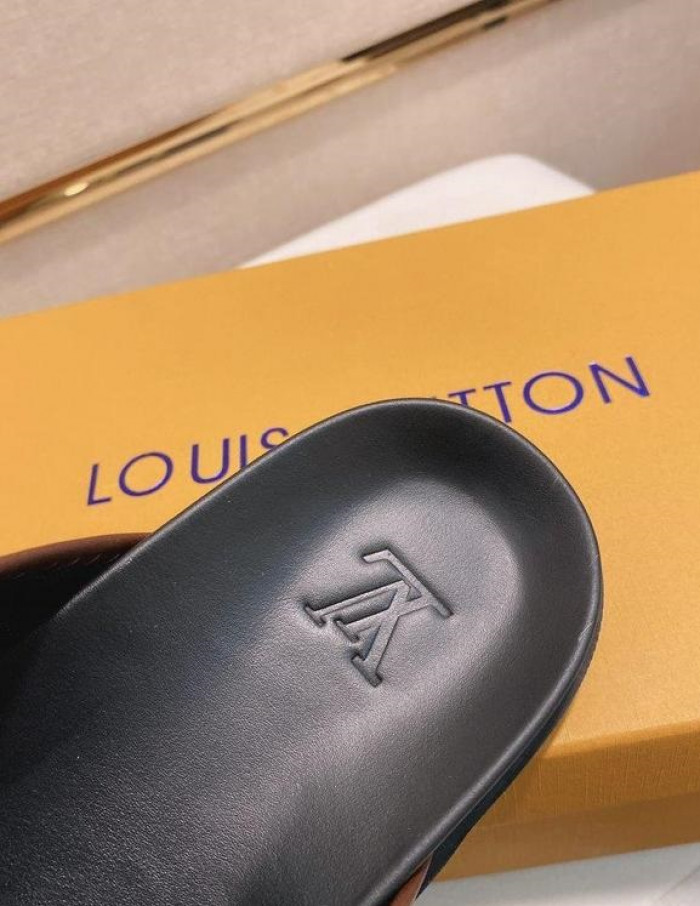 Lou1su1tt slides