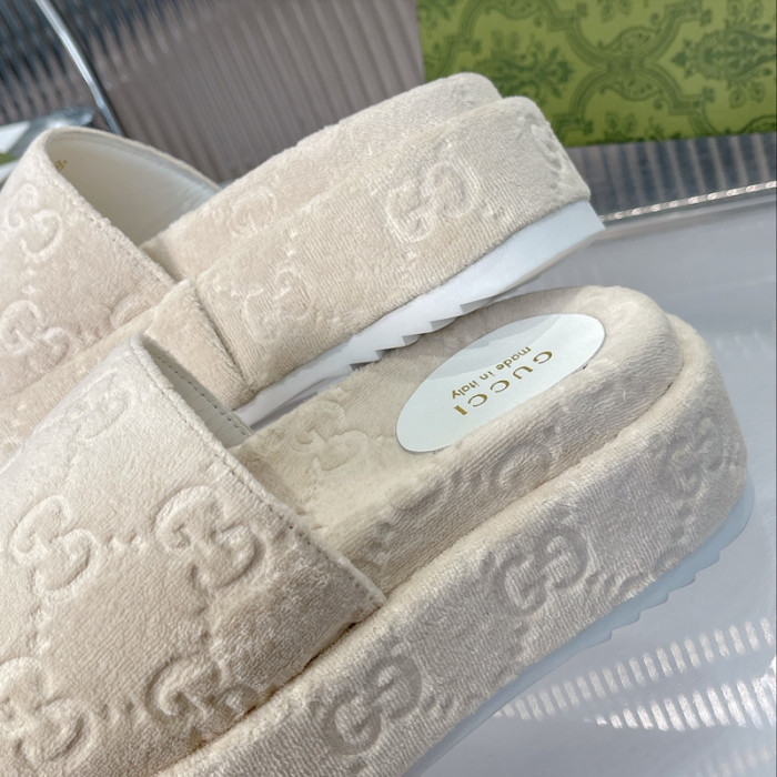 Gu66 SLIPPERS