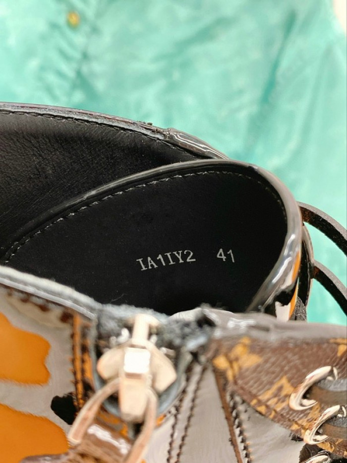 lou1su1tt Boots