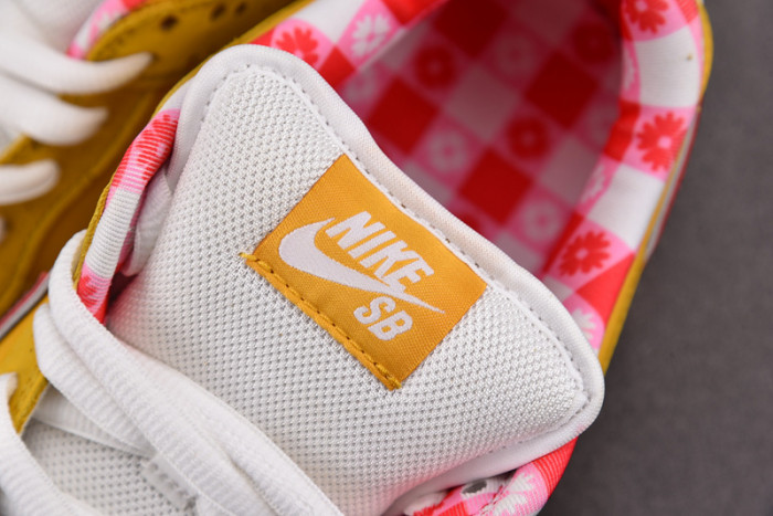 Nike SB Dunk Low Yellow Lobster Men