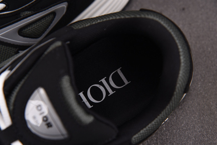 D10R B30 SNEAKER