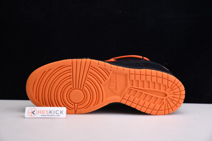 OFW x Nike Dunk Low CT0856-005