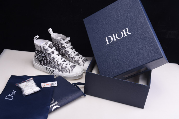 D10R B23 Oblique High Top Sneakers