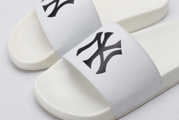Gu66 SLIPPERS