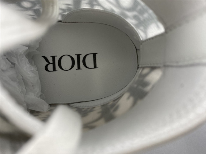 D10R B23 High Top Logo Oblique Sneakers